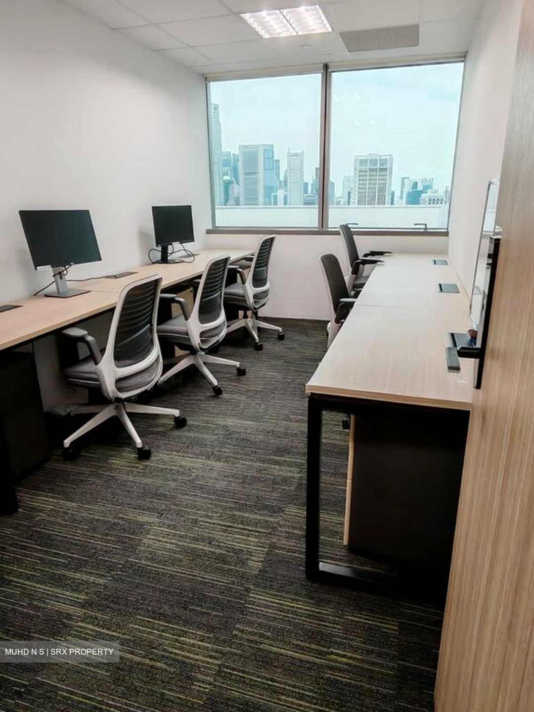 Odeon Towers (D7), Office #577725391
